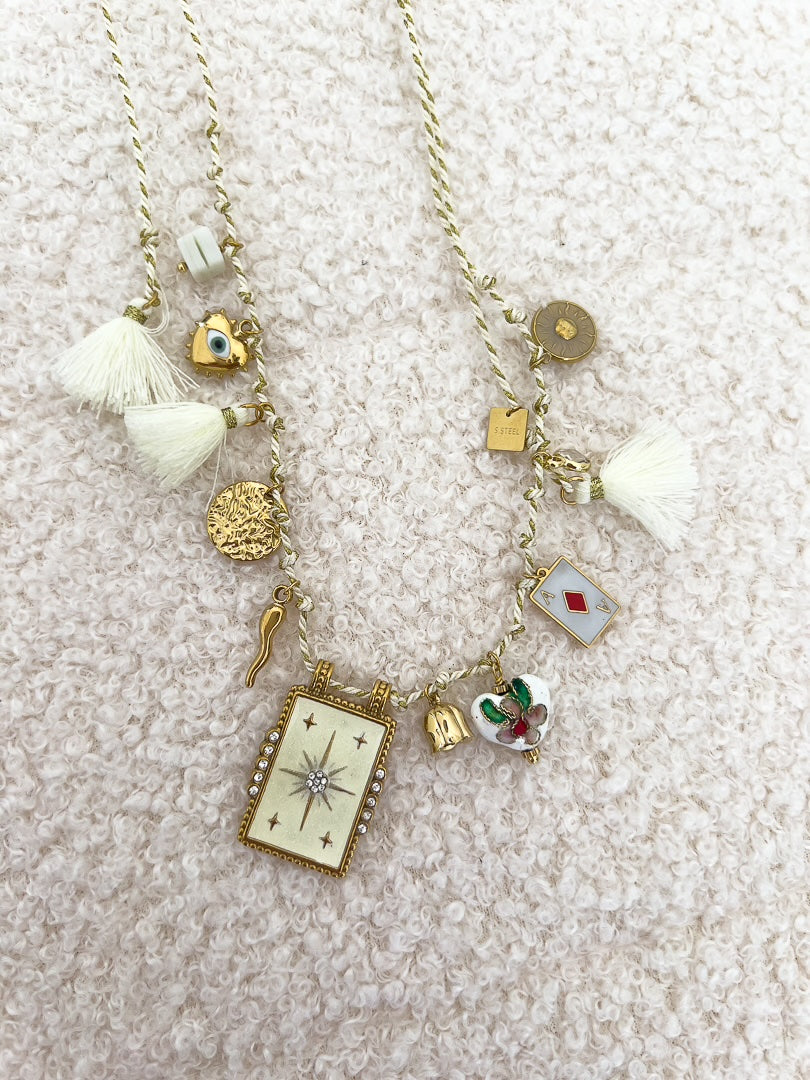 Collier fantaisie avec son cordon et ses breloques « CARTE » – photo 2