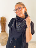 Écharpe en polyester noir avec des motifs Bandana blancs et dorés « ALINE »