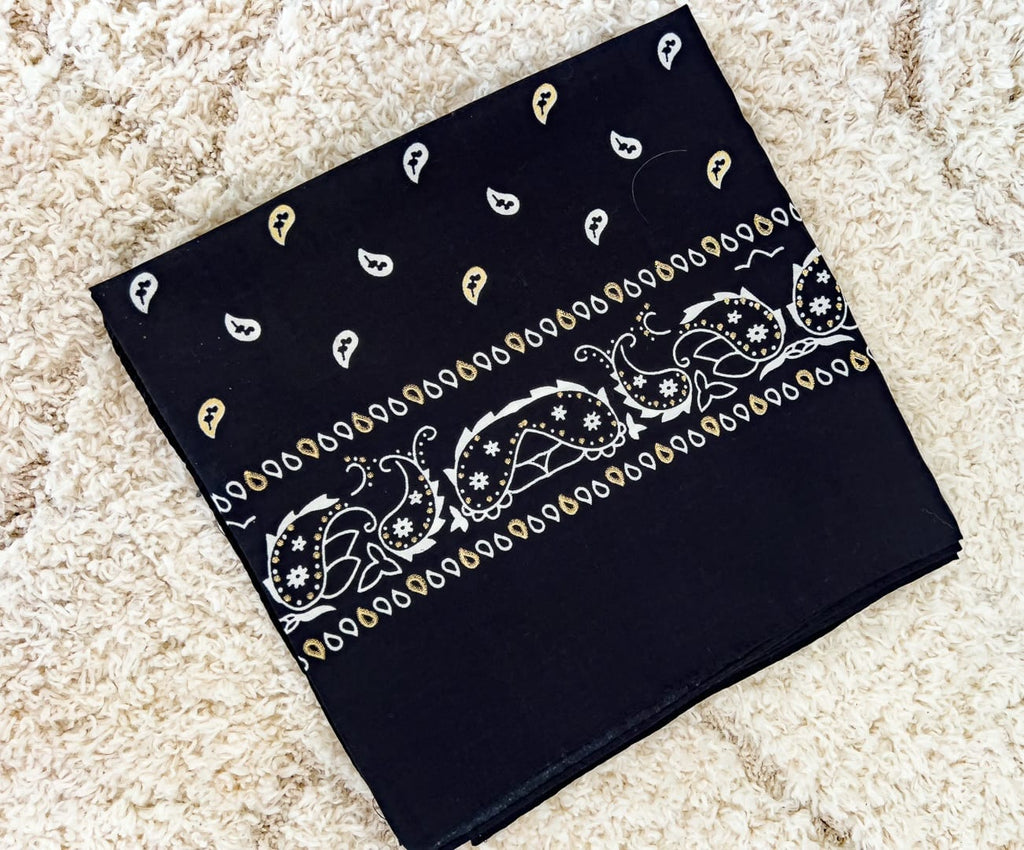 Écharpe en polyester noir avec des motifs Bandana blancs et dorés « ALINE » – photo 2