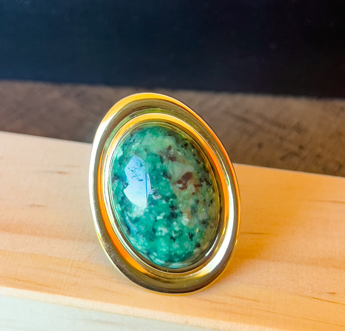 Bague en acier inoxydable avec sa pierre verte « OLIVE »