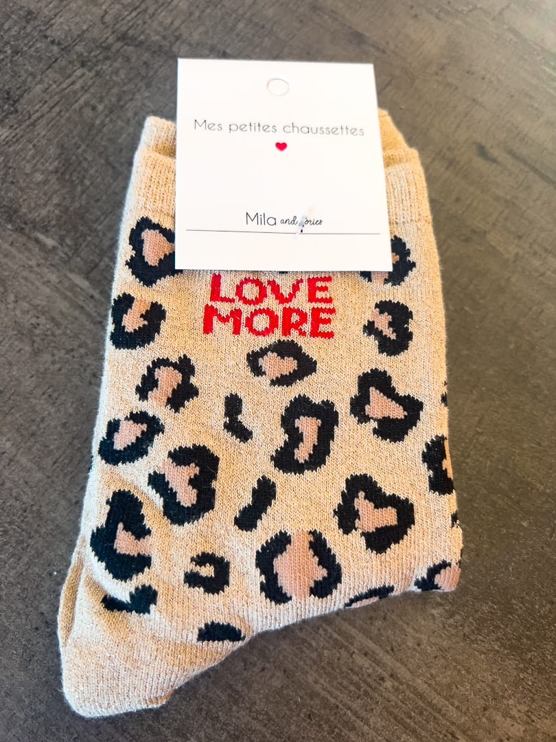 Chaussettes à motif Léopard brodé avec style en rouge « LÉO » – photo 2