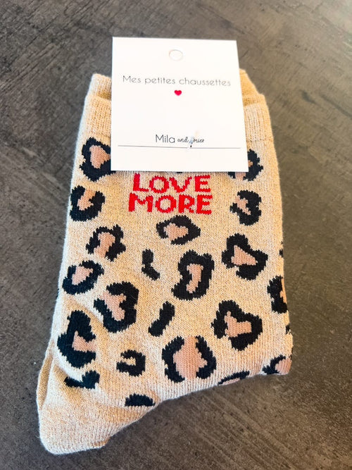 Chaussettes à motif Léopard brodé avec style en rouge « LÉO » – photo 2