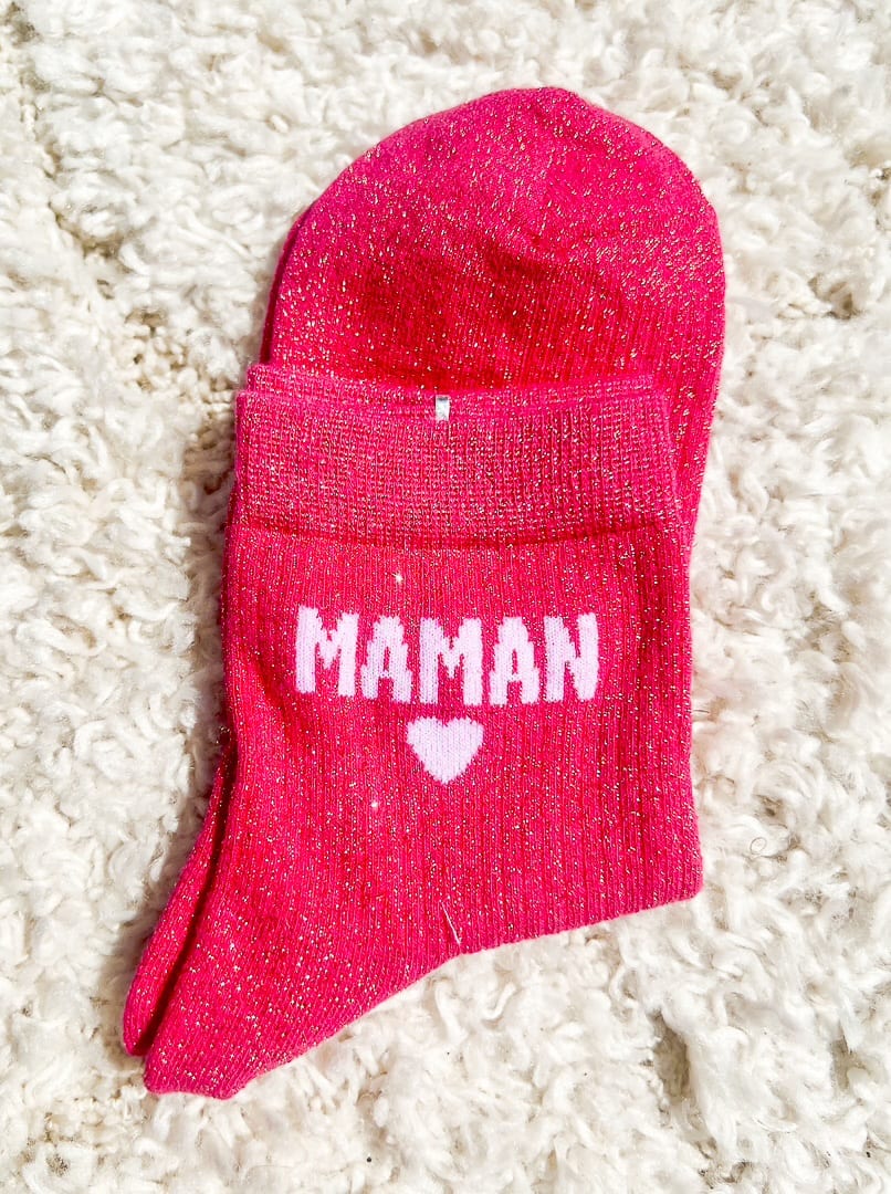 Chaussettes "MAMAN" de couleur fuchsia à paillettes