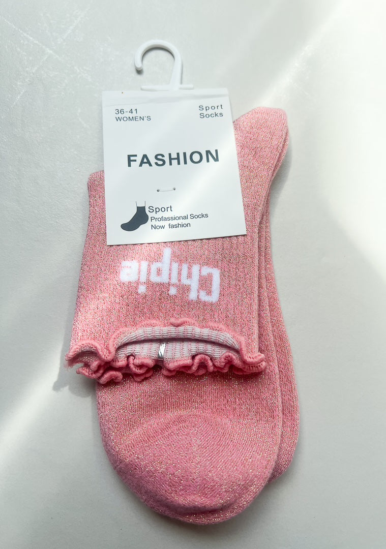 Chaussettes à paillettes rose pastel avec l'inscription "CHIPIE"