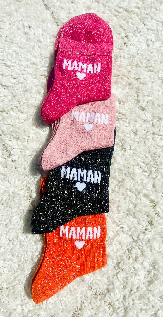 chaussettes à paillettes avec le message "MAMAN"