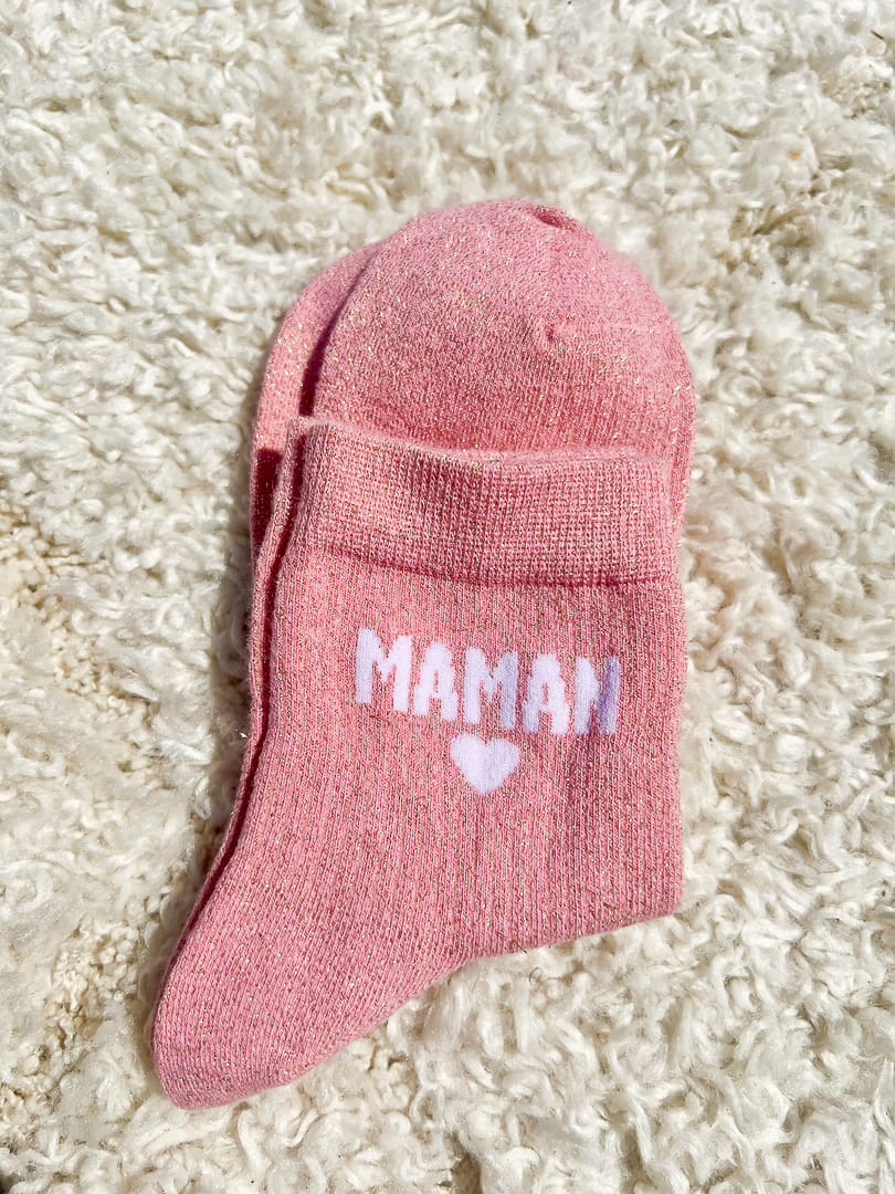 Chaussettes écriture "MAMAN" avec son coeur de couleur rose clair