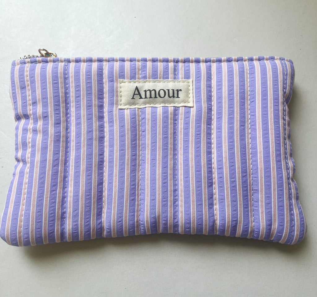 Pochette "AMOUR"de couleur lilas à rayures rose pâle