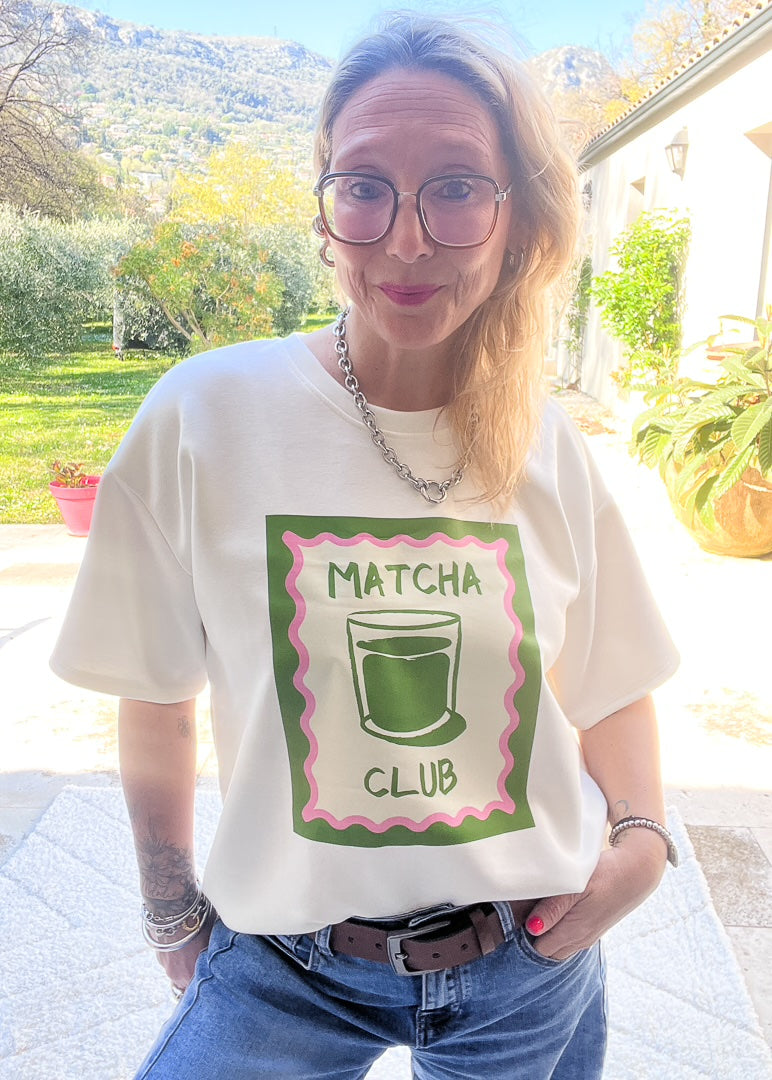 tee-shirt femme à coupe oversize avec son motif Matcha Club