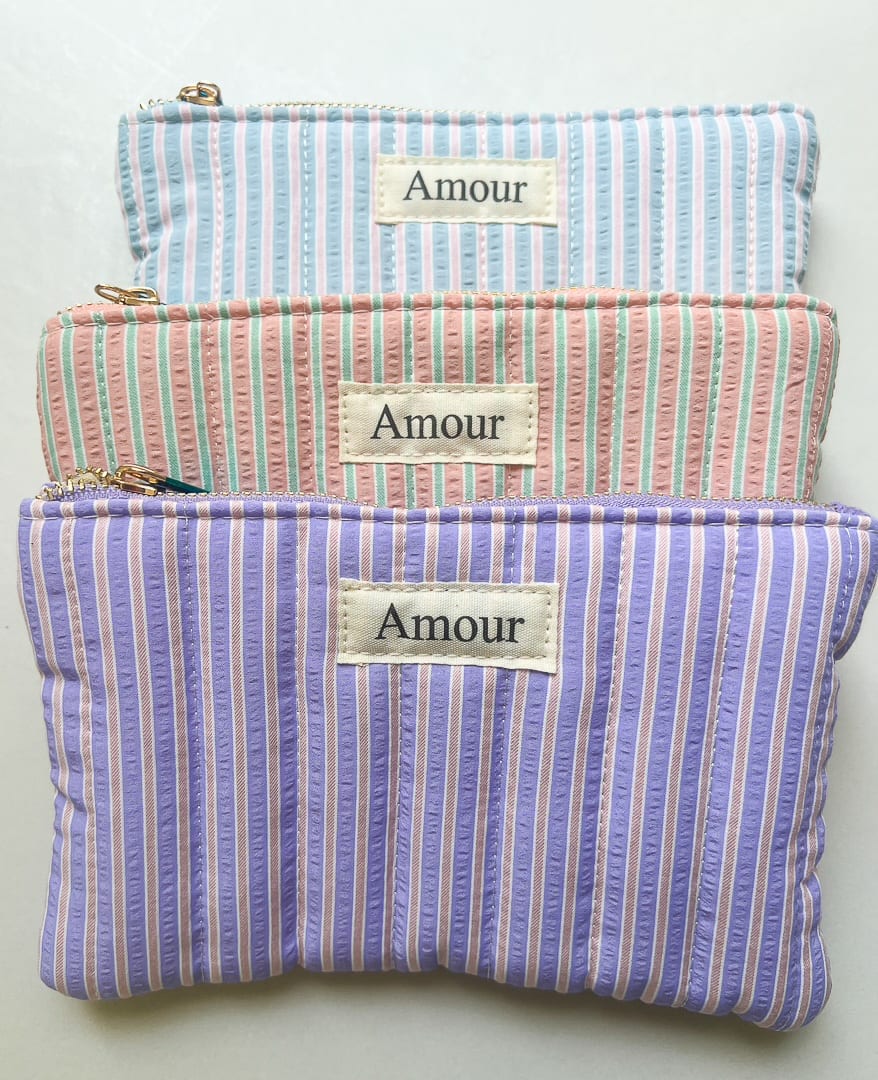 Trousse plate matelassée à maquillage existe en trois coloris